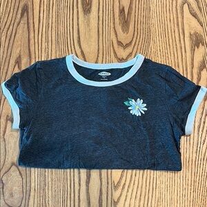 Old Navy Black T-Shirt with Daisy Design